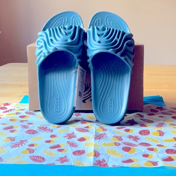 💙 SALEHE BEMBURY X CROCS THE POLLEX SLIDE  💙 NWT 💙 - Picture 1 of 16